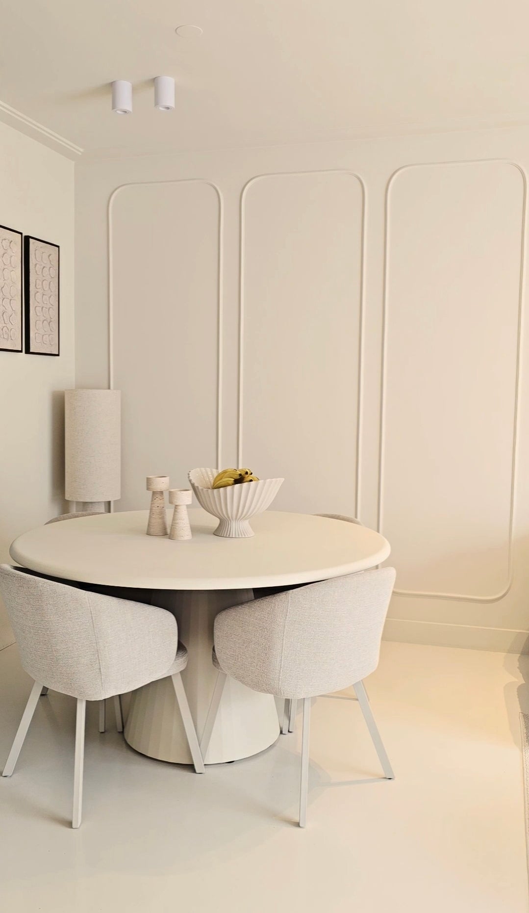 Japandi stijl woonkamer met Flexlijst Nova aan de muur