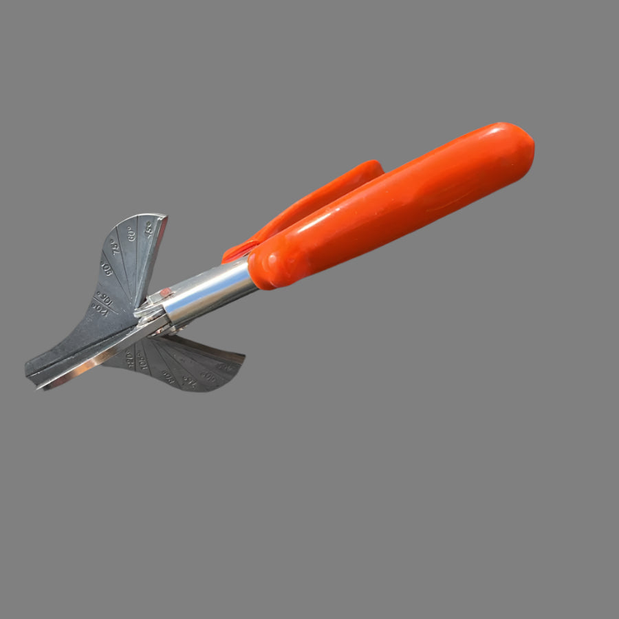 Plintenschaar met oranje handvat