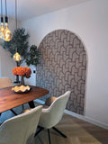Statement muur van Rachel uit Haarlem met Flexlijst Nova en luxe behang in het midden van de boog.